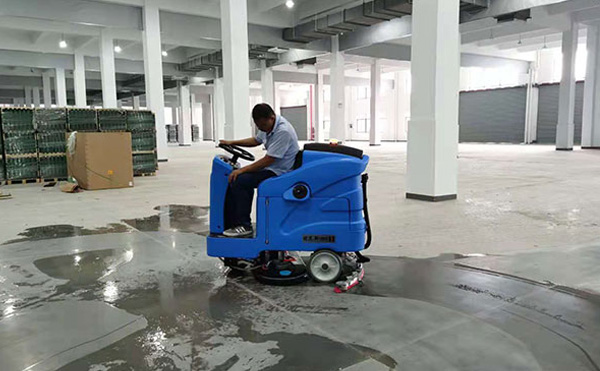 工厂面积过大不用愁，金年会app在线驾驶式洗地机清洁有新招